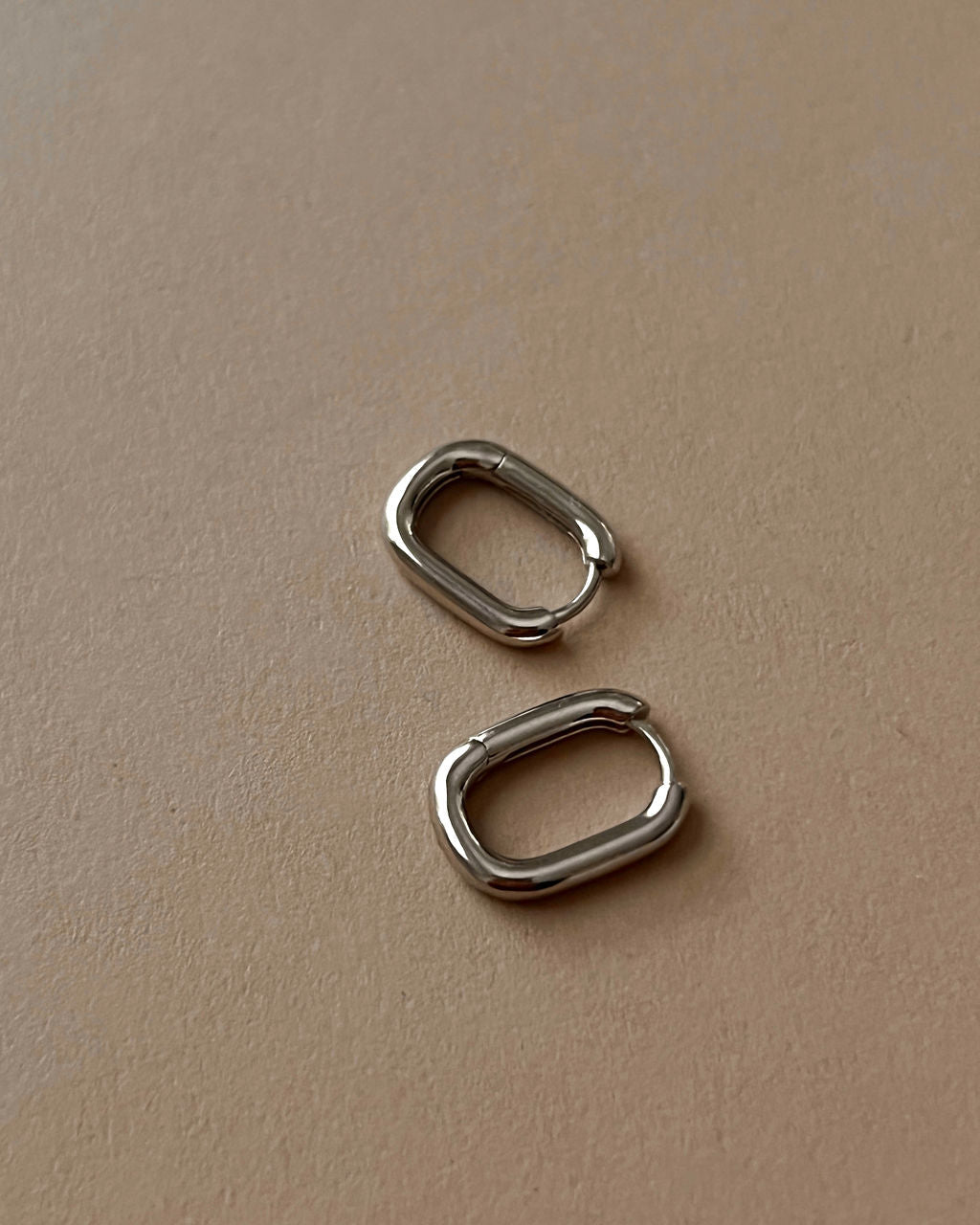 Chain Link Huggies- Silver