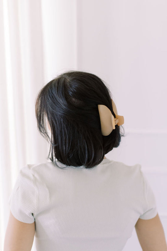 Chelsea King French Volume Claw